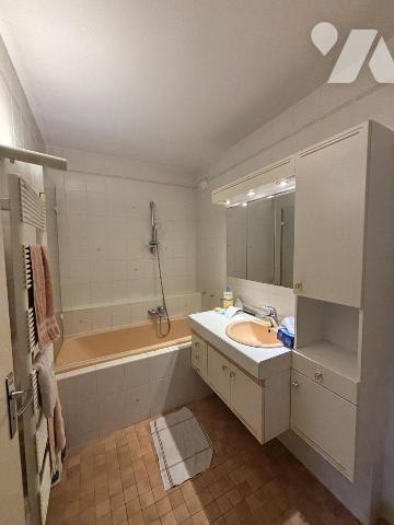 T4 - 2EME ET DERNIER ETAGE - COPROPRIETE AVEC TERRAIN DE TENNIS PRIVATIF