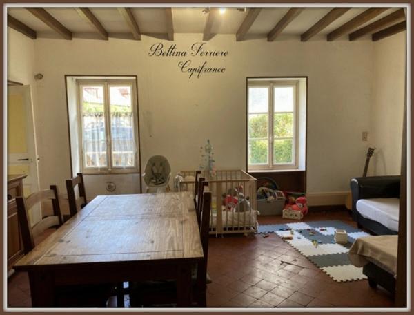 Maison familiale à rénover avec grand terrain arboré