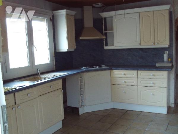 Maison 8 pièces avec garage et dépendances