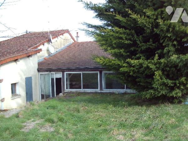 Maison 8 pièces avec garage et dépendances