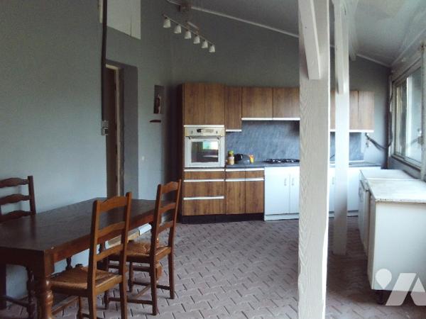 Maison 8 pièces avec garage et dépendances