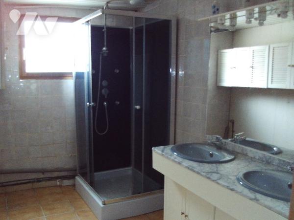 Maison 8 pièces avec garage et dépendances