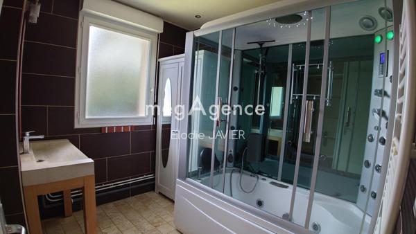 Maison à BEGLES, 33130 - 5 pièces 90m²