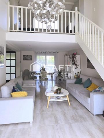Maison familiale avec piscine, garage et dépendance