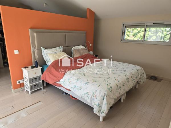 Maison familiale avec piscine, garage et dépendance