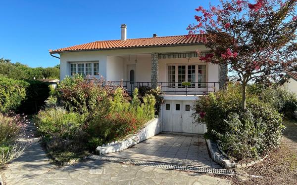 Maison à vendre    3 pièces •  Le Grand-Village-Plage