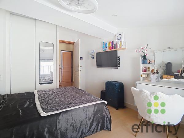 Maison
         5 pièces
        - 129 m² Exclusivité 215 000 € *