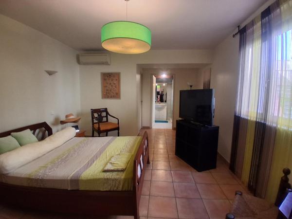 308 m² hab- 913 m² Terrain- Loft 90 m²- Piscine