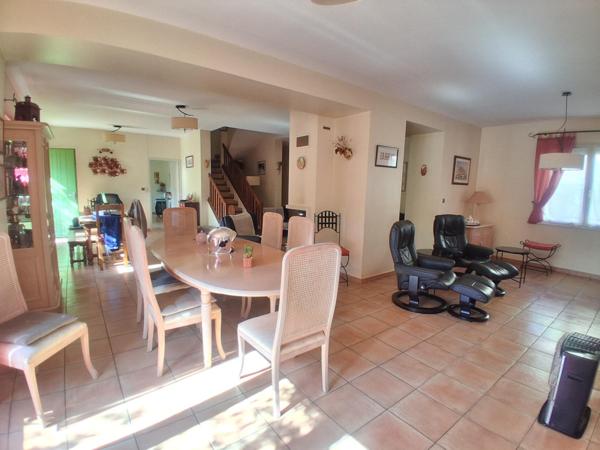 308 m² hab- 913 m² Terrain- Loft 90 m²- Piscine