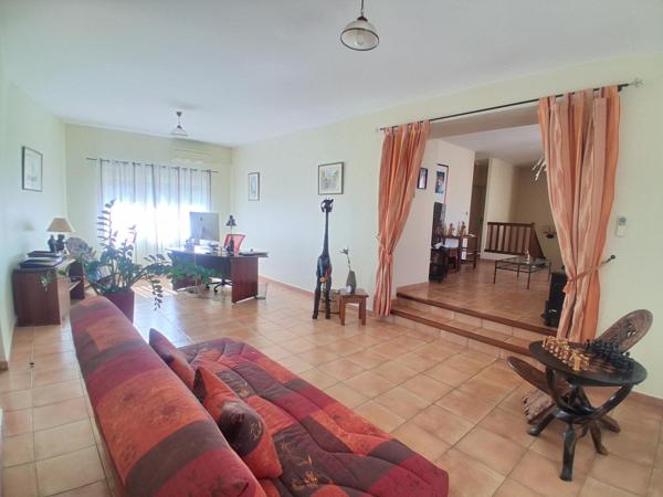 308 m² hab- 913 m² Terrain- Loft 90 m²- Piscine