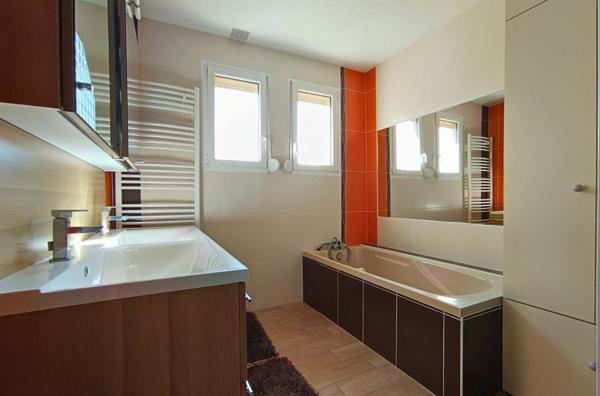 Maison Saint Laurent Des Autels 7 pièce(s) 146 m2