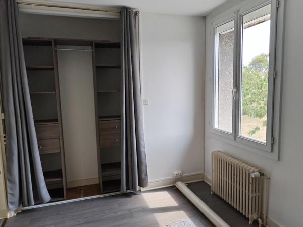 Vente maison de ville Chauvigny (86300), 61.15m² avec 4 pièce(s) dont 2 chambre(s) sur 569.00m² de terrain. La Bruyere Immobilier