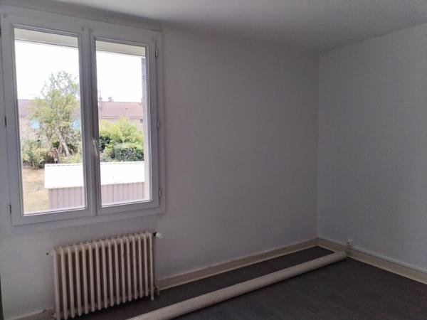 Vente maison de ville Chauvigny (86300), 61.15m² avec 4 pièce(s) dont 2 chambre(s) sur 569.00m² de terrain. La Bruyere Immobilier
