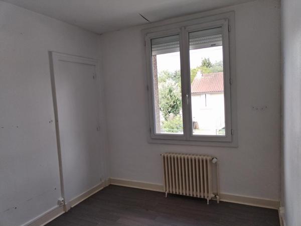 Vente maison de ville Chauvigny (86300), 61.15m² avec 4 pièce(s) dont 2 chambre(s) sur 569.00m² de terrain. La Bruyere Immobilier