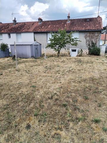 Vente maison de ville Chauvigny (86300), 61.15m² avec 4 pièce(s) dont 2 chambre(s) sur 569.00m² de terrain. La Bruyere Immobilier