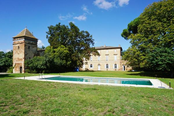 Château de la Tour à Mondonville 15 pièces 800 m² avec dépendances sur 18366 m² de terrain