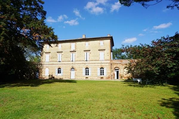 Château de la Tour à Mondonville 15 pièces 800 m² avec dépendances sur 18366 m² de terrain