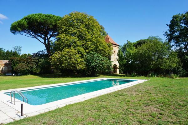 Château de la Tour à Mondonville 15 pièces 800 m² avec dépendances sur 18366 m² de terrain