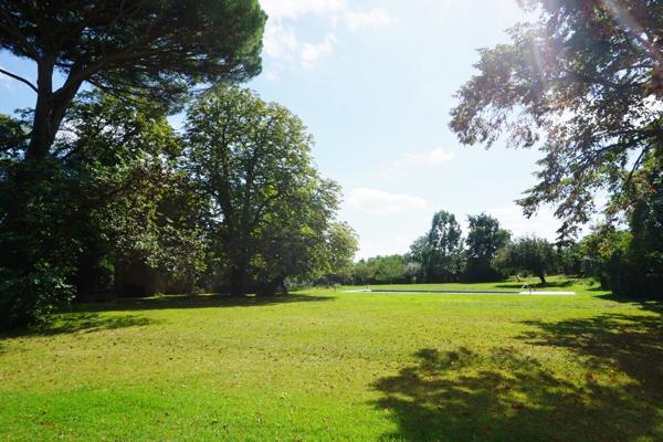 Château de la Tour à Mondonville 15 pièces 800 m² avec dépendances sur 18366 m² de terrain