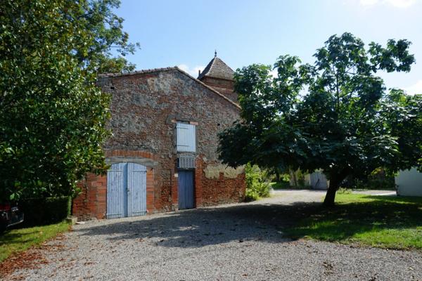 Château de la Tour à Mondonville 15 pièces 800 m² avec dépendances sur 18366 m² de terrain