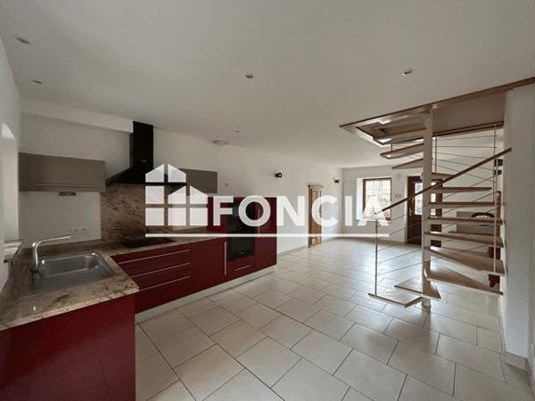 Location Maison 5 pièces 100 m² - 11 RUE DE L'EGLISE Omicourt 08450