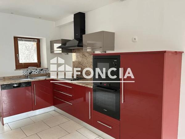 Location Maison 5 pièces 100 m² - 11 RUE DE L'EGLISE Omicourt 08450