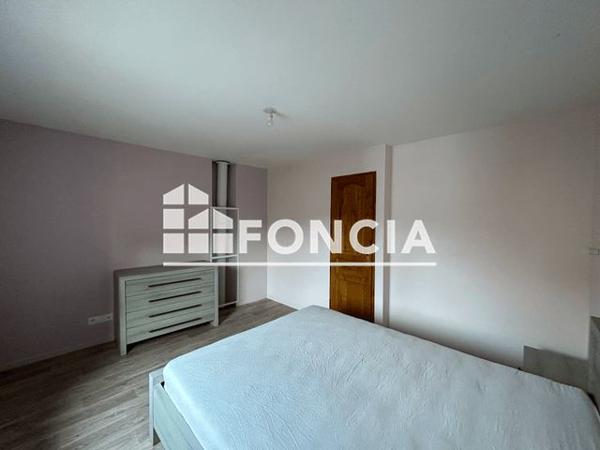 Location Maison 5 pièces 100 m² - 11 RUE DE L'EGLISE Omicourt 08450