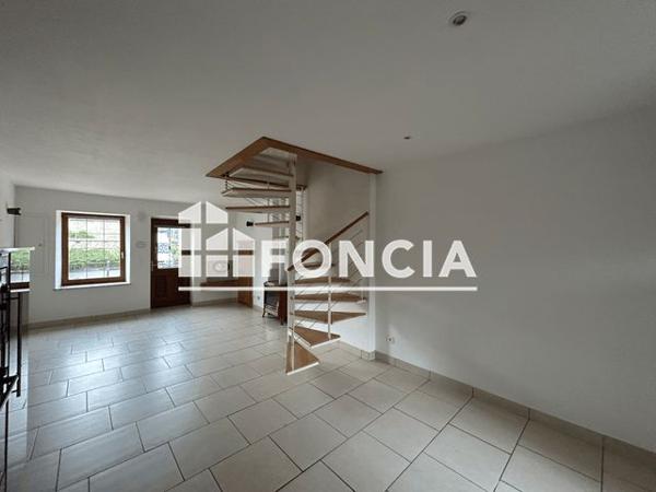 Location Maison 5 pièces 100 m² - 11 RUE DE L'EGLISE Omicourt 08450