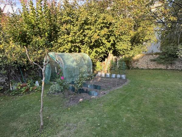 Maison de caractère avec beau jardin – plein centre de Savenay