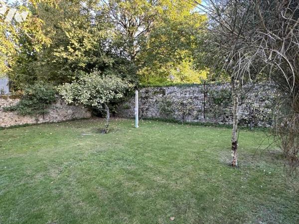 Maison de caractère avec beau jardin – plein centre de Savenay