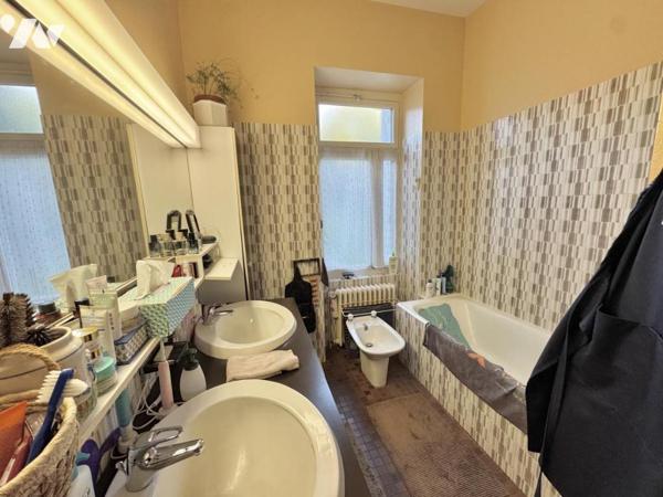 Maison de caractère avec beau jardin – plein centre de Savenay