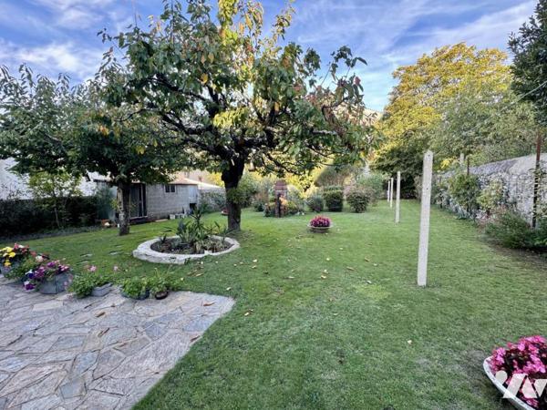 Maison de caractère avec beau jardin – plein centre de Savenay