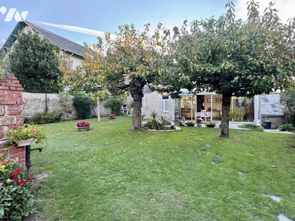 Maison de caractère avec beau jardin – plein centre de Savenay