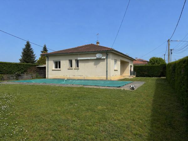 MAISON DE PLAIN PIED AVEC GARAGE ET PISCINE