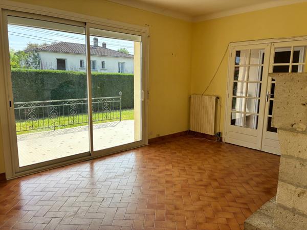 MAISON DE PLAIN PIED AVEC GARAGE ET PISCINE
