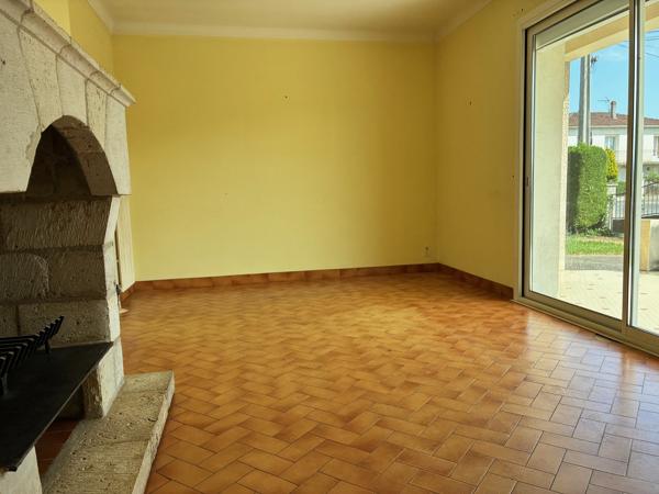 MAISON DE PLAIN PIED AVEC GARAGE ET PISCINE