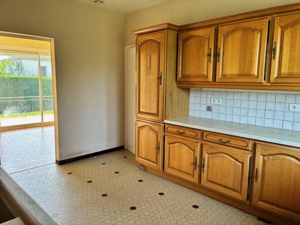 MAISON DE PLAIN PIED AVEC GARAGE ET PISCINE