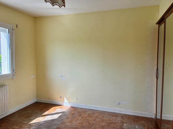 MAISON DE PLAIN PIED AVEC GARAGE ET PISCINE