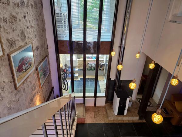 Une superbe maison de ville au style unique, en plein centre d’Eymet