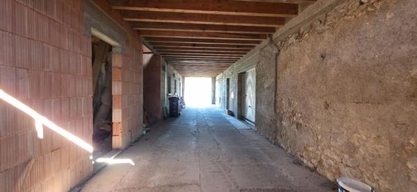 Maison ou Appartements avec Hangar commercial pour PROJET