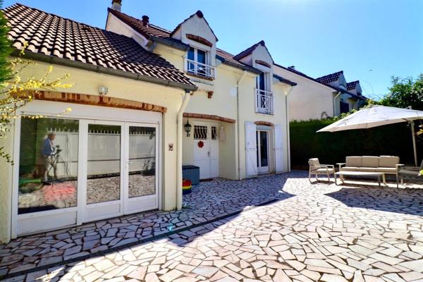 Proximité immédiate du LYCEE INTERNATIONAL - MAISON 172m²