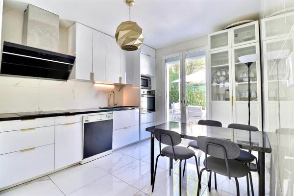 Proximité immédiate du LYCEE INTERNATIONAL - MAISON 172m²