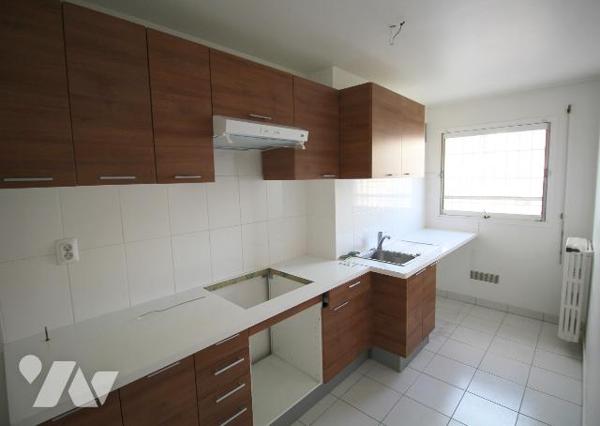 DERNIER ETAGE AVEC TERRASSE 30M² 
PARIS 15 - METRO CHARLES MICHELS