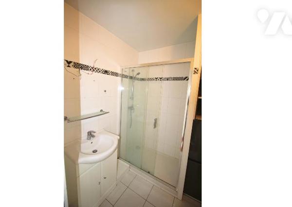 DERNIER ETAGE AVEC TERRASSE 30M² 
PARIS 15 - METRO CHARLES MICHELS