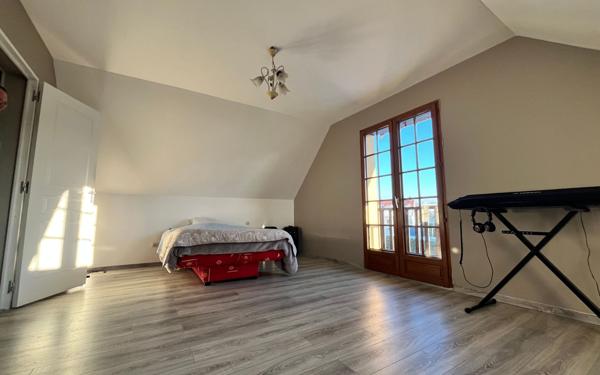 Maison à vendre    5 pièces •  Courcelles-sur-Seine