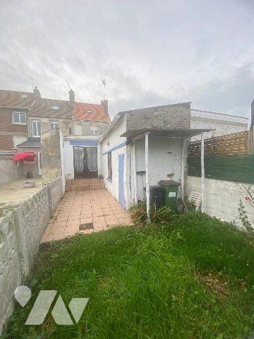 CALAIS MOLLIEN MAISON DE VILLE 3 CHAMBRES JARDIN