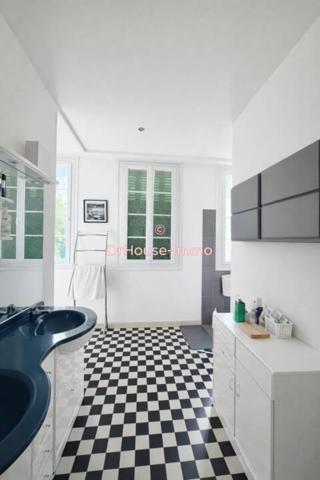 Maison à vendre 10 pièces de 297 m²