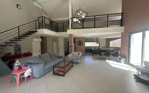 Maison à vendre    5 pièces •  Châtillon-en-Michaille