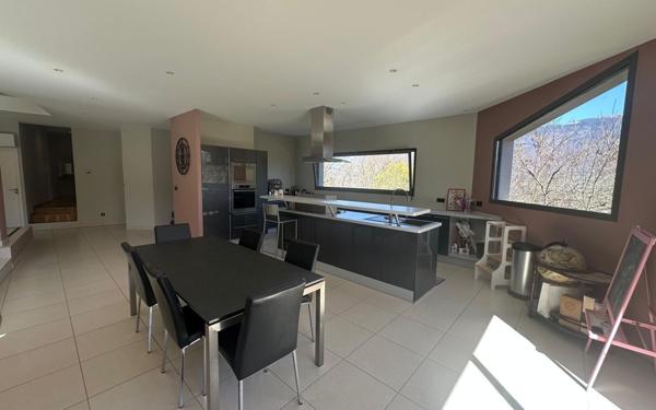 Maison à vendre    5 pièces •  Châtillon-en-Michaille