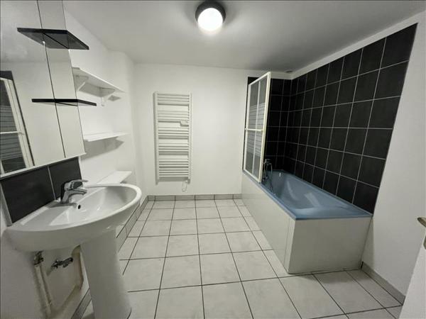 Maison à louer 470 € CC MOUZAY 3 p 83 m² DPE E